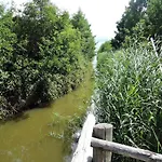 Lakefront Agritourism With Marina Access Appartamento