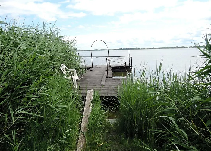 Апартаменты Lakefront Agritourism With Marina Access *