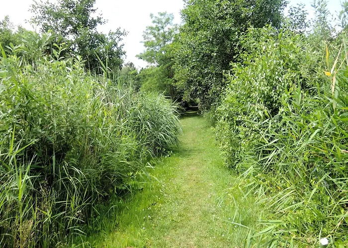 Lakefront Agritourism With Marina Access Kołczewo